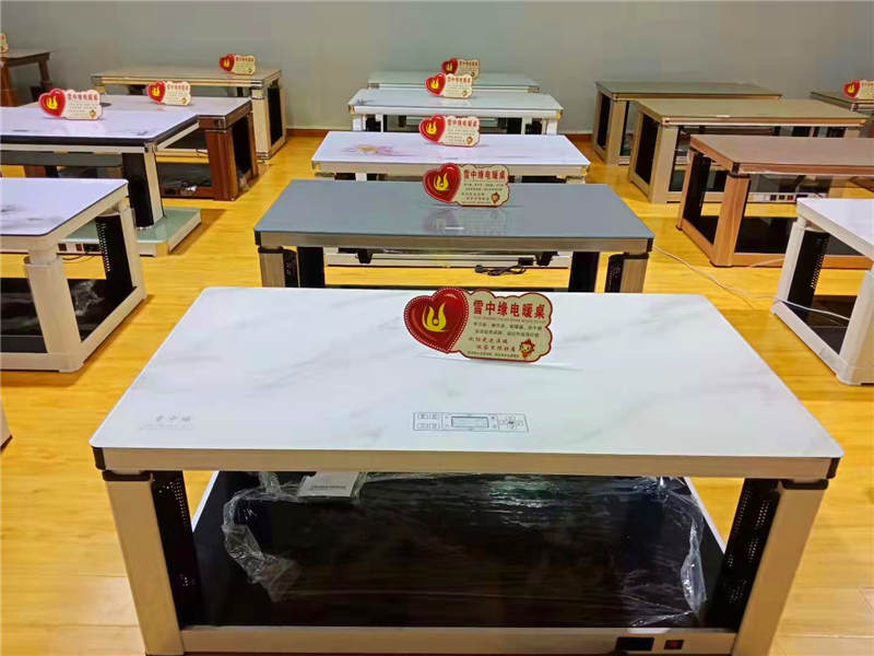 智能電暖爐也帶USB，自帶電源接口，桌“腿”可升降